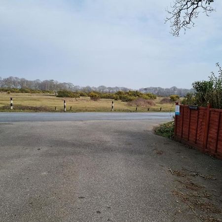 Lovely 2-Bedroom New Forest Apartment On A Farm New Milton Exterior foto